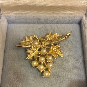 Elegant Gold and Pearl Vintage Brooch